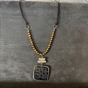 Elegant Brown and Gold Pendant Necklace